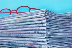 Zeitungsstapel (100 x 100 cm)